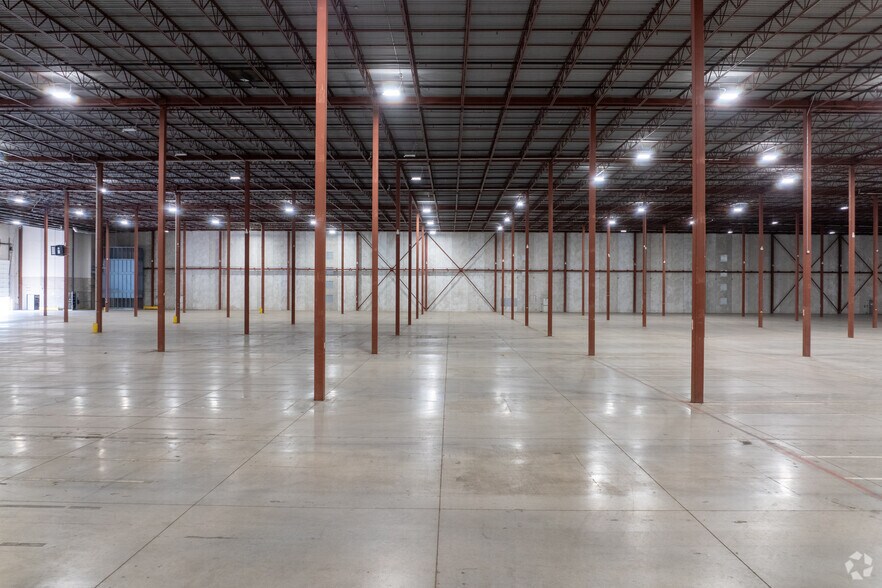 More Photos Of 88 Foster Cres, Mississauga Distribution For Lease