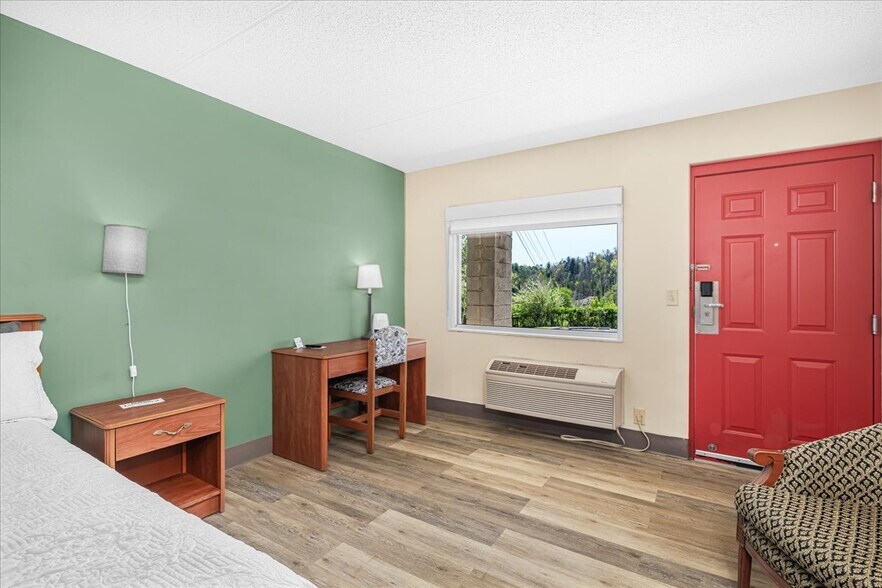 More Photos Of 182 Quillens Chapel Rd, Campton Hotel For Sale