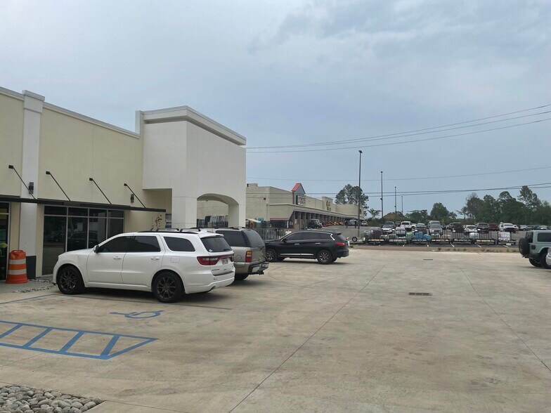 More Photos Of 484 Springridge Rd, Clinton General Retail For Lease