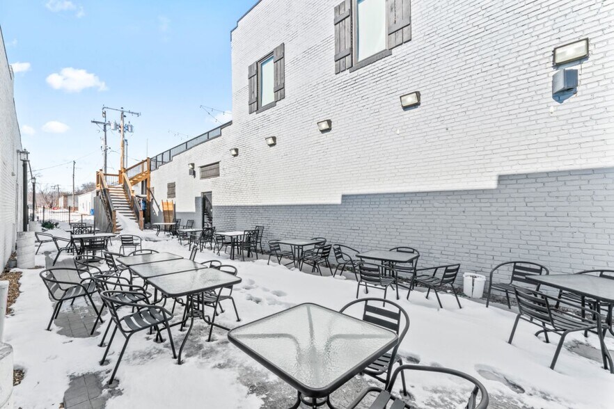 More Photos Of 508 S Main St, Grain Valley Bar For Lease