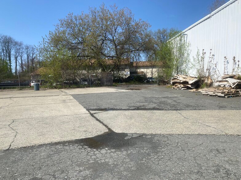 More Photos Of 14 Kraft Ave, Albany Warehouse For Sale
