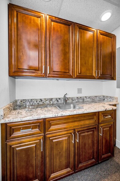 More Photos Of 4021 Central Ave, Saint Petersburg Medical For Lease