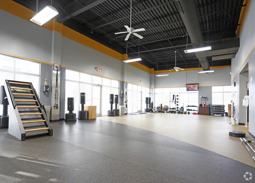 More Photos Of 3545 Whitehall Park Dr, Charlotte Office For Lease