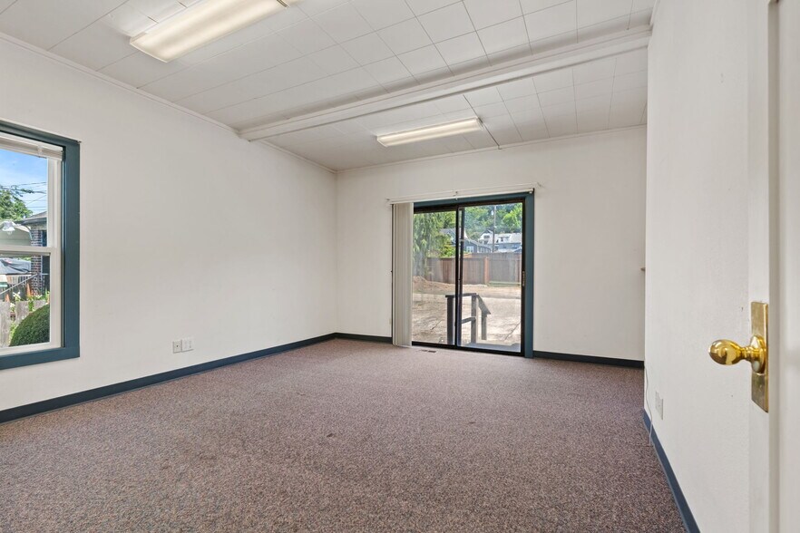 More Photos Of 1068 Market Blvd, Chehalis Office For Sale