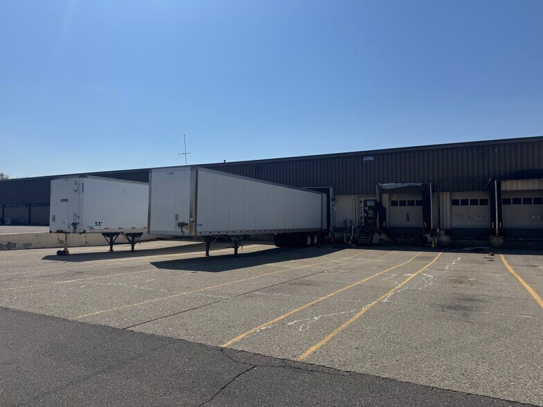 More Photos Of 800 Baker Rd, Dexter Warehouse For Lease