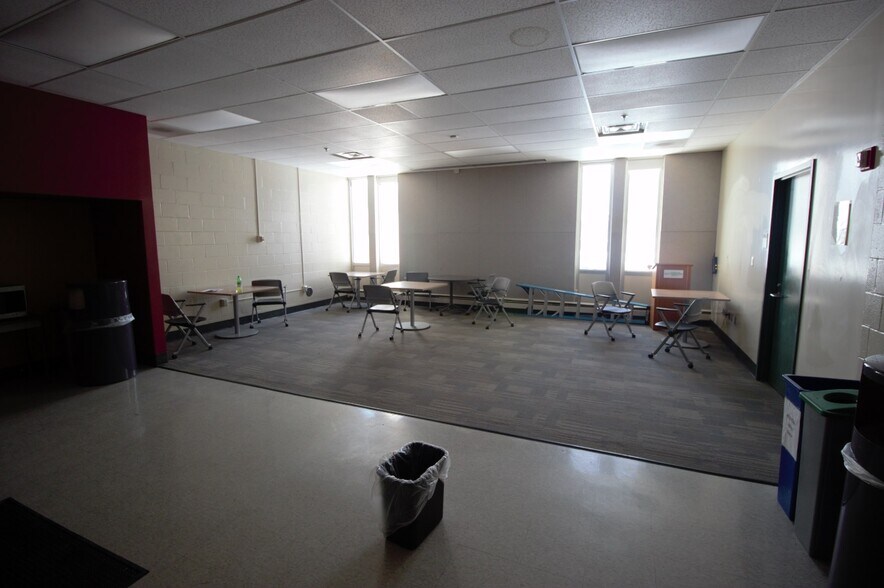 More Photos Of 77 Ridgeland Rd, Rochester Research And Development For Sale