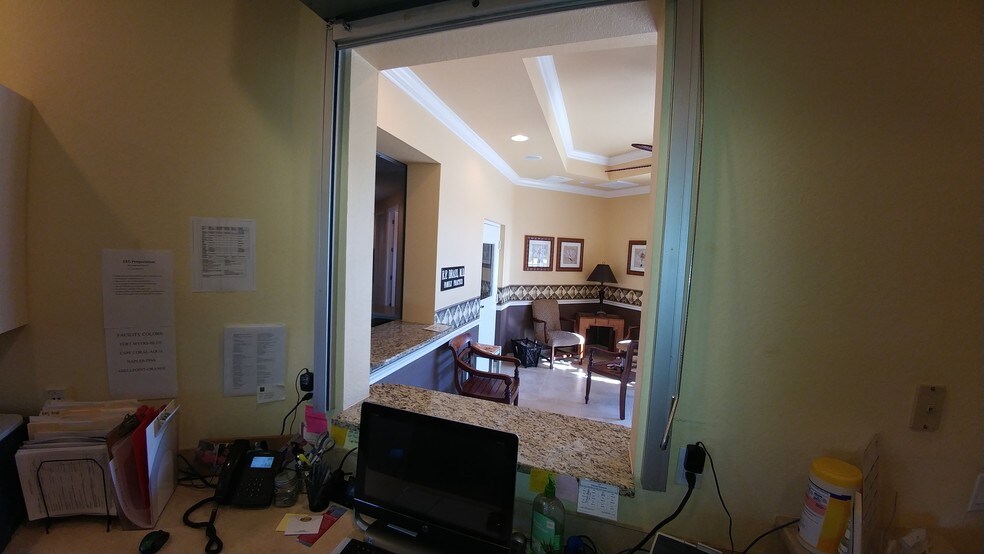 More Photos Of 530 SE 16th Pl, Cape Coral Medical For Lease
