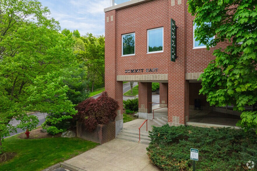 More Photos Of 300 Centerville Rd, Warwick Medical For Lease