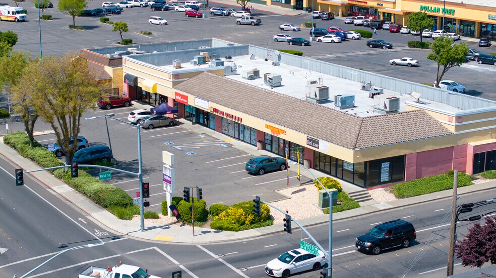 More Photos Of 2 W Court St, Woodland Freestanding For Lease