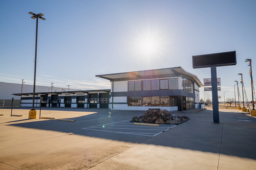 More Photos Of 11209 W Kellogg, Wichita Auto Dealership For Sale