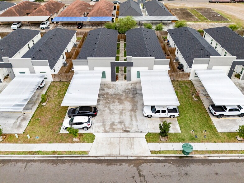 More Photos Of 305 Lauryn Dr, San Juan Apartments For Sale