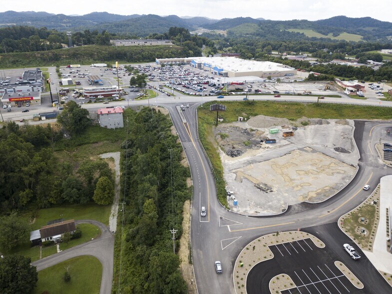 More Photos Of 2600 Middletown Commons, White Hall Storefront For Lease