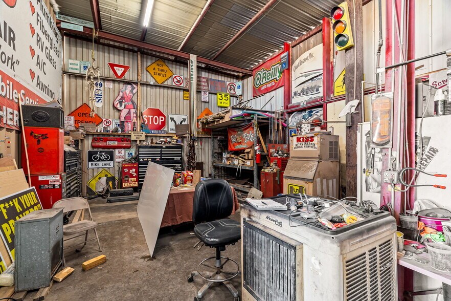 More Photos Of 7659 W Hatcher Rd, Peoria Warehouse For Sale