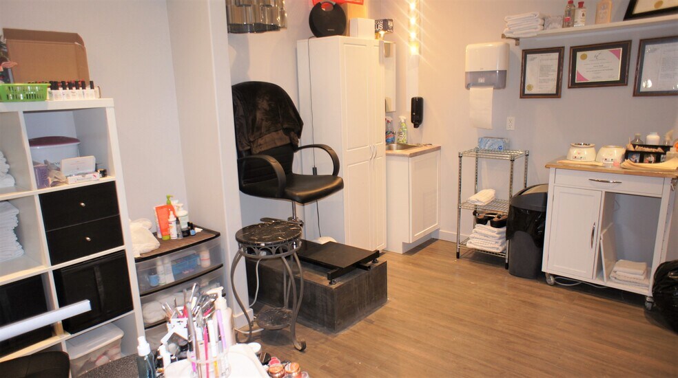 More Photos Of 134 Pembina Rd, Sherwood Park Flex For Sale