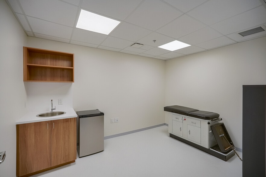 More Photos Of 60-74 Gervais Dr, Toronto Warehouse For Lease