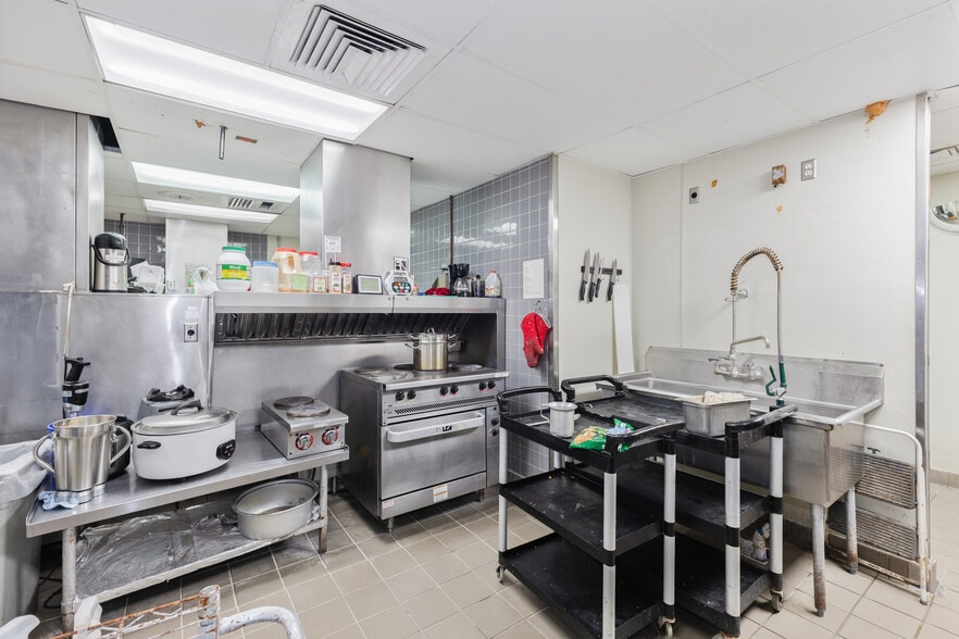 More Photos Of 8841 Commodity Cir, Orlando Fast Food For Lease