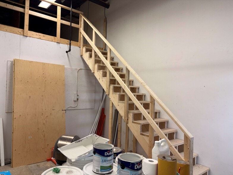 More Photos Of 90 Esna Park Dr, Markham Service For Lease