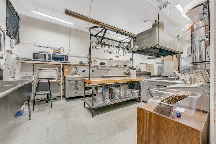 More Photos Of 21507 Seneca Trl, Marlinton Hotel For Sale