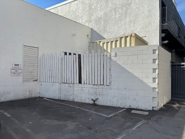 More Photos Of 15605 Ventura Blvd, Encino Unknown For Lease