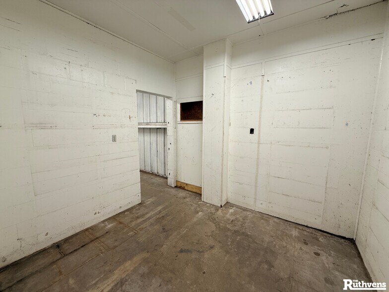 More Photos Of 1042 Hoover Rd, Winter Haven Warehouse For Lease
