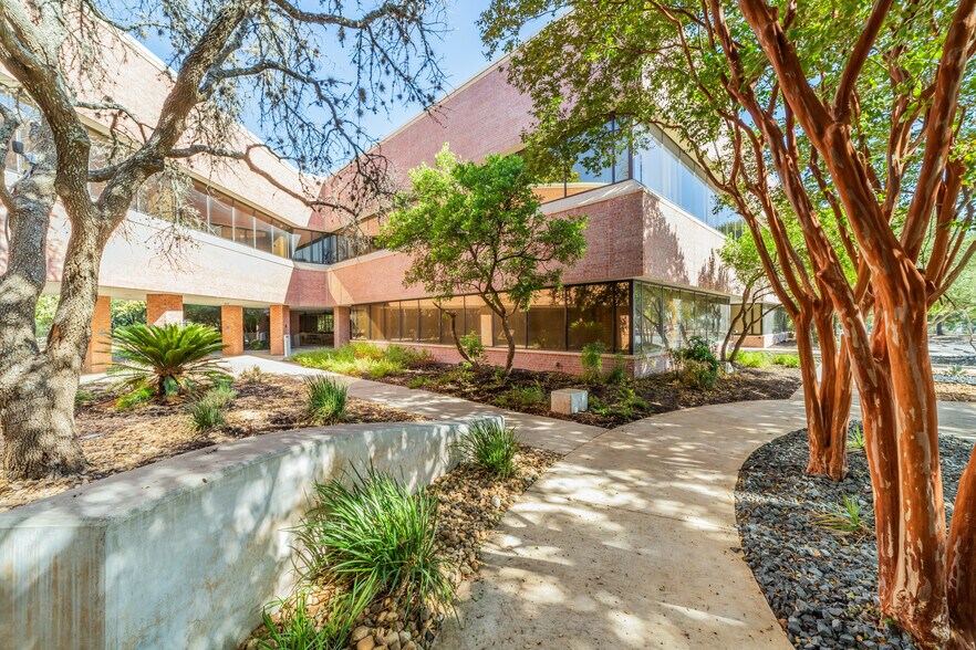 More Photos Of 100 Citibank Dr, San Antonio Office For Sale