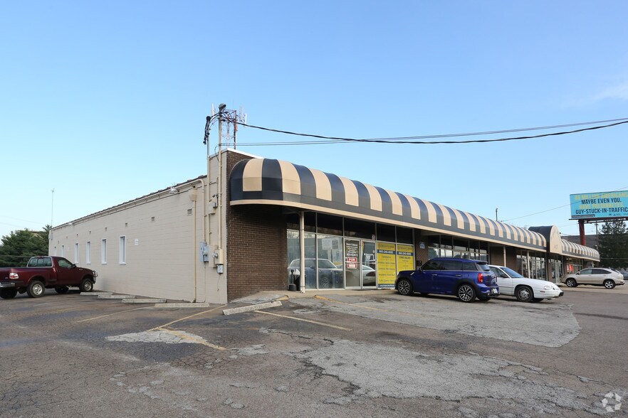 More Photos Of 1127 N Broadway St, Knoxville Freestanding For Lease
