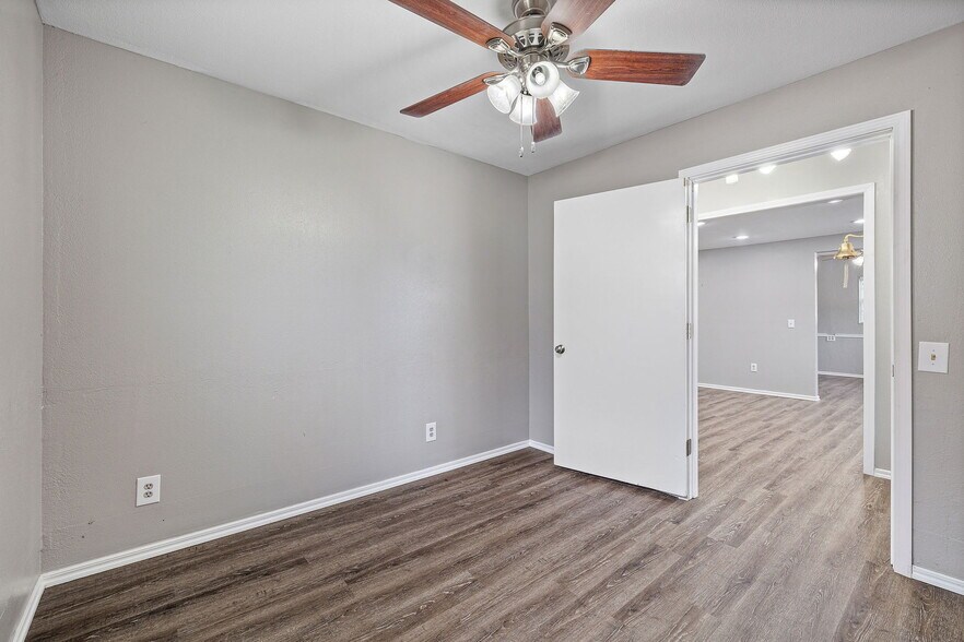More Photos Of 1600 S Choctaw Ave, El Reno Office For Sale