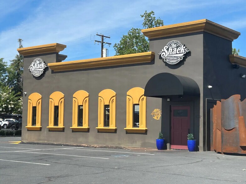 More Photos Of 1201 Market St, Redding Restaurant For Lease