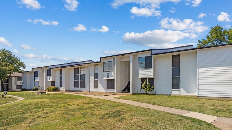 More Photos Of 834 Timberlake Dr, Arlington Apartments For Sale