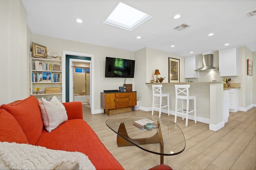 More Photos Of 7621 Norton Ave, West Hollywood Multifamily For Sale