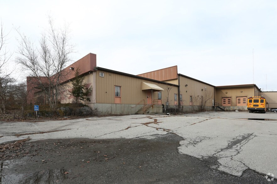More Photos Of 10-14 Tucker Dr, Poughkeepsie Warehouse For Lease