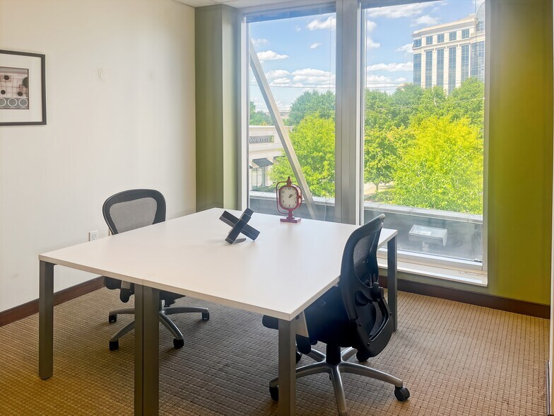 More Photos Of 5960 Fairview Rd, Charlotte Coworking Space