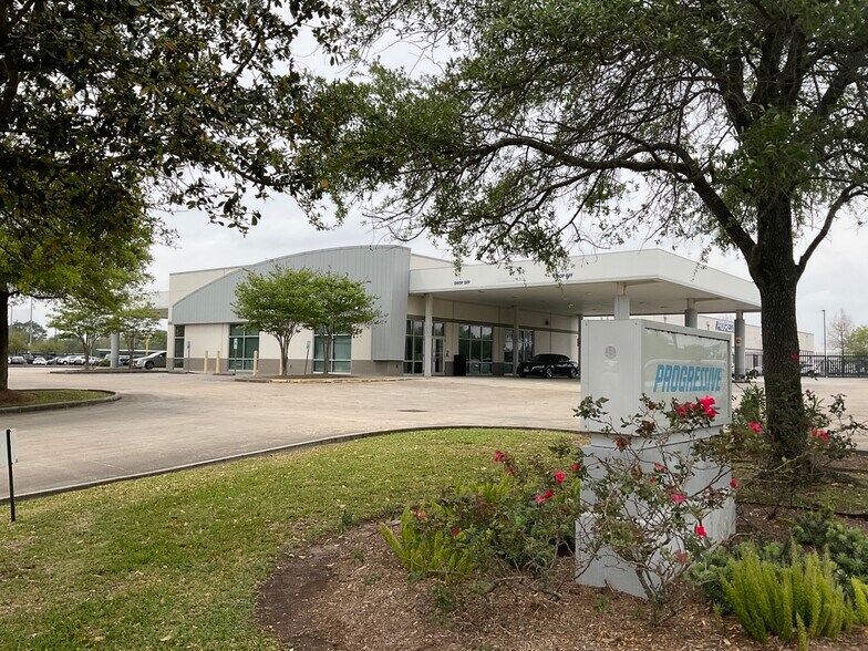 More Photos Of 12621 Ryewater Dr, Houston Auto Repair For Sale