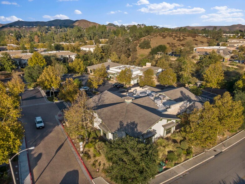 More Photos Of 29105-29125 Canwood St, Agoura Hills Restaurant For Lease