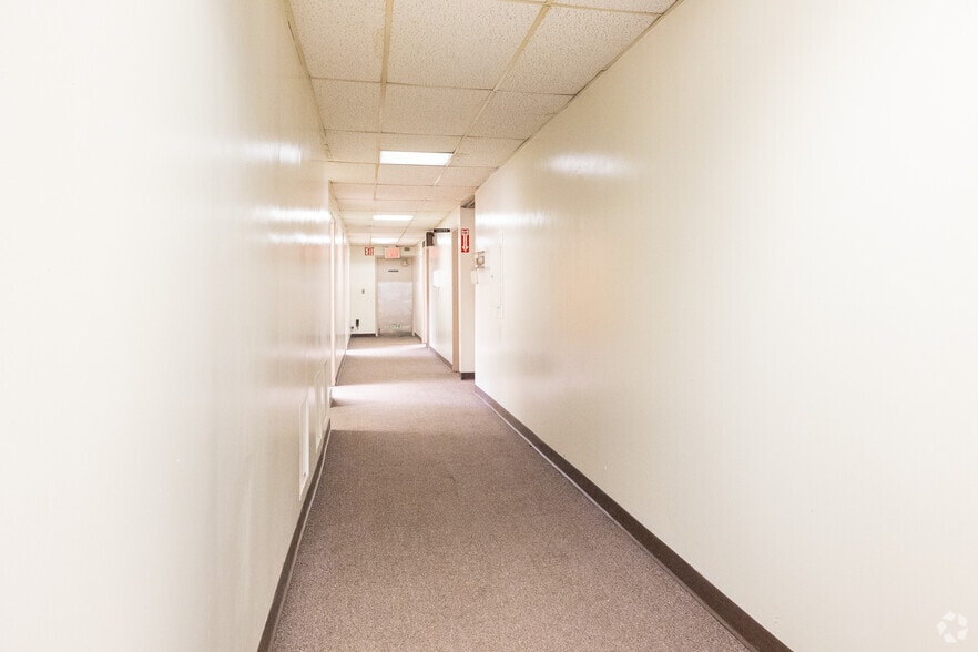 More Photos Of 3243 49th St, Astoria Freestanding For Lease