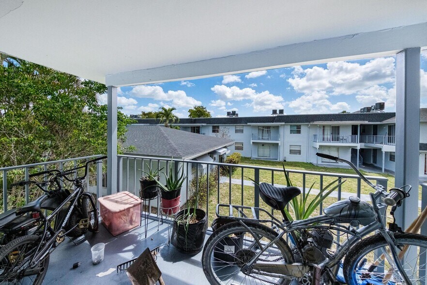 More Photos Of 2221 NW 58th Ave, Lauderhill Apartments For Sale