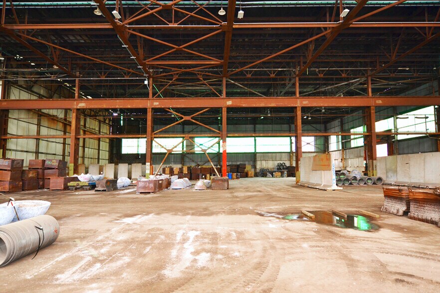 More Photos Of 1001 College St, Madison Manufacturing For Lease