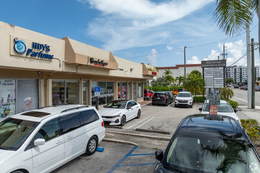 More Photos Of 601-625 SW 57th Ave, Miami Storefront Retail Office For Lease
