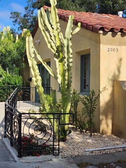 More Photos Of 2003 N Broadway, Santa Ana Office For Lease