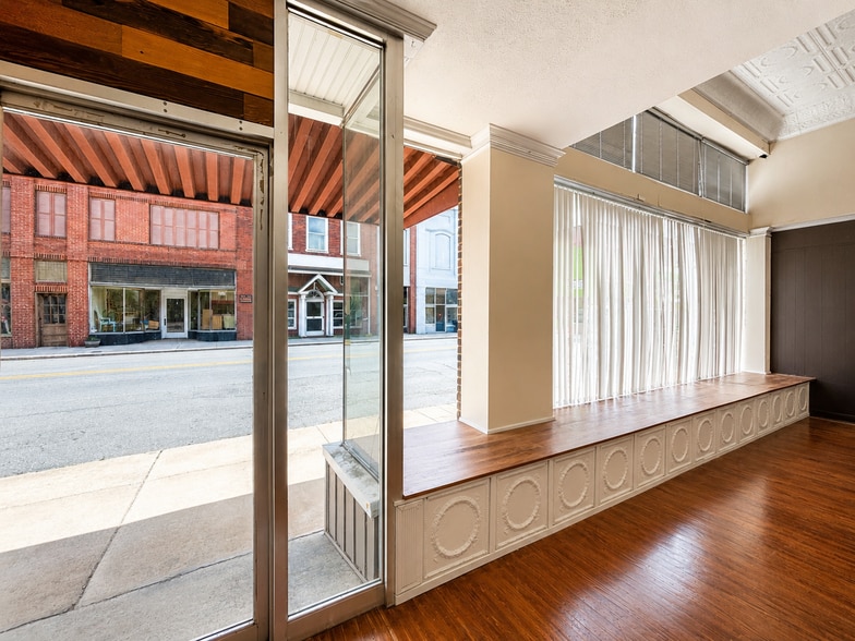 More Photos Of 104 W Swannanoa Ave, Liberty General Retail For Sale