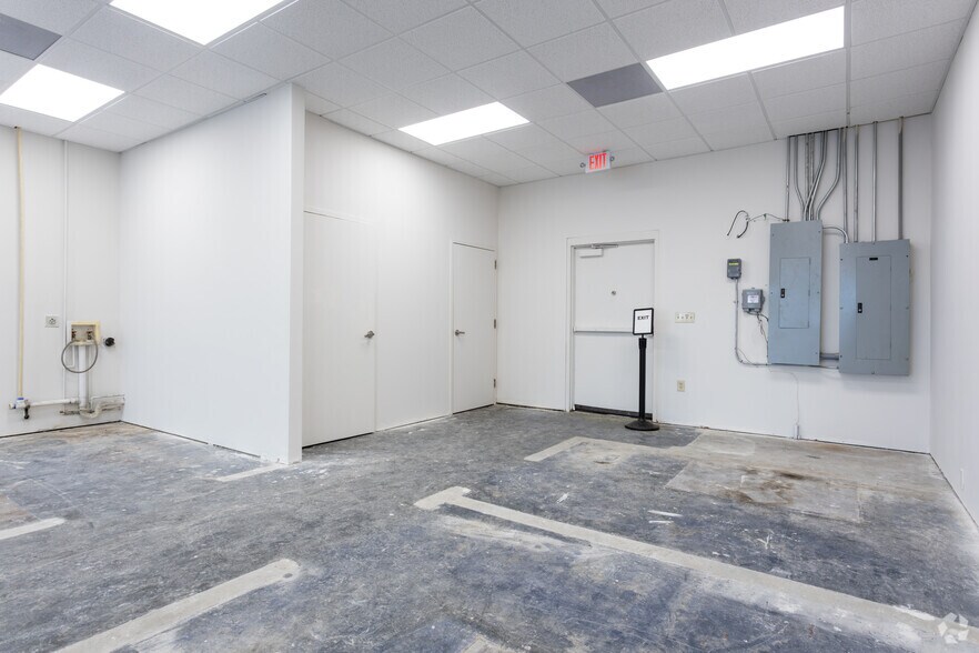 More Photos Of 1701 Rollins Way, Columbus Freestanding For Sale