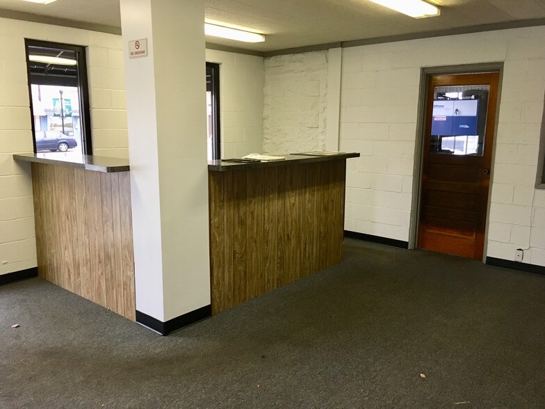 More Photos Of 530 N Main St, Piqua Auto Repair For Lease