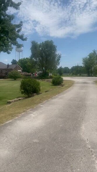 More Photos Of 901 E Washington St, Cuba Hotel For Sale