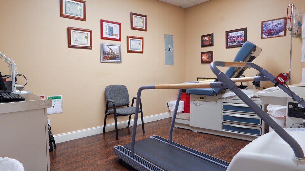 More Photos Of 3900 Clark Rd, Sarasota Medical For Sale