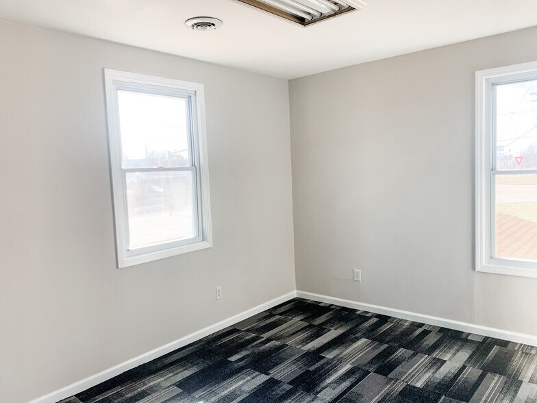 More Photos Of 600 Stockell Dr, Eureka Storefront Retail Office For Sale