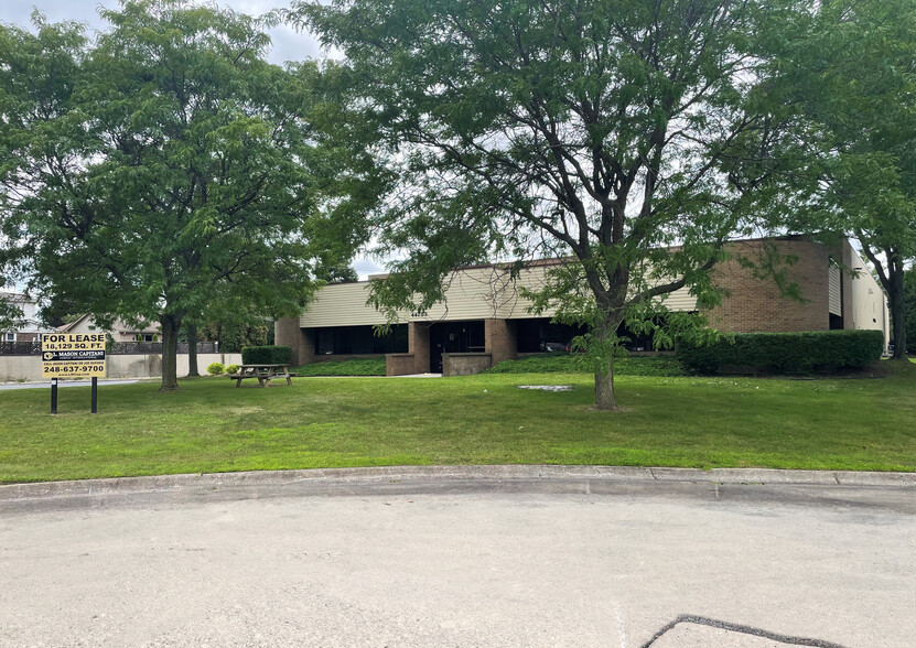 Primary Photo Of 44753 Centre Ct, Clinton Township Warehouse For Lease