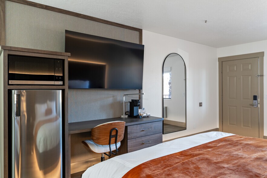 More Photos Of 245 N Red Cliffs Dr, St George Hotel For Sale