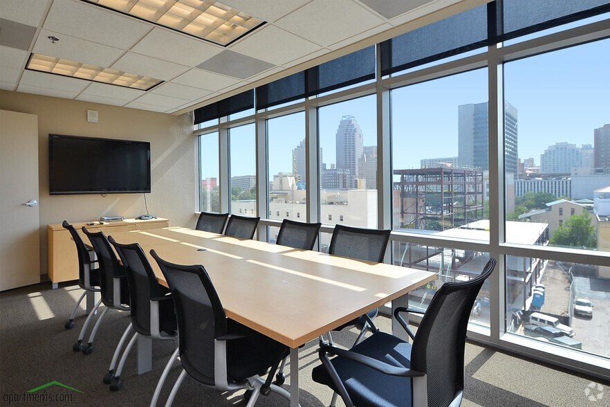 More Photos Of 100 N Santa Rosa St, San Antonio Apartments For Lease