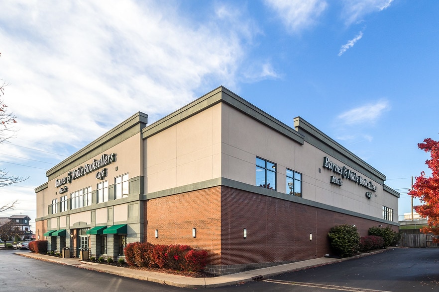 More Photos Of 624 S Green River Rd, Evansville Storefront For Sale