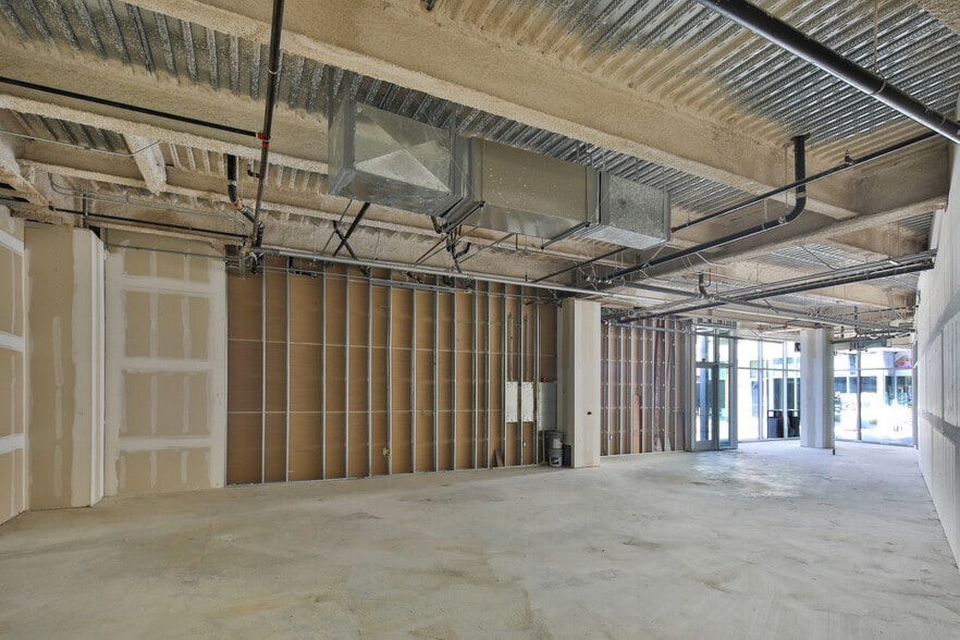 More Photos Of 450 S Western Ave, Los Angeles Freestanding For Lease